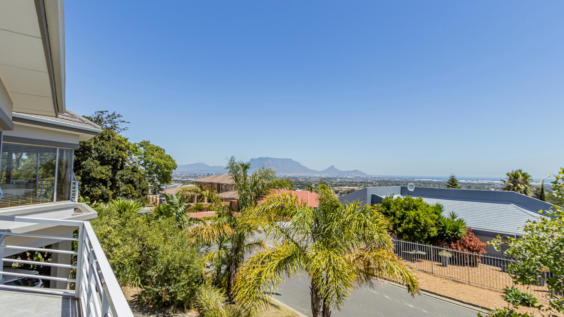 5 Bedroom Property for Sale in Plattekloof Western Cape